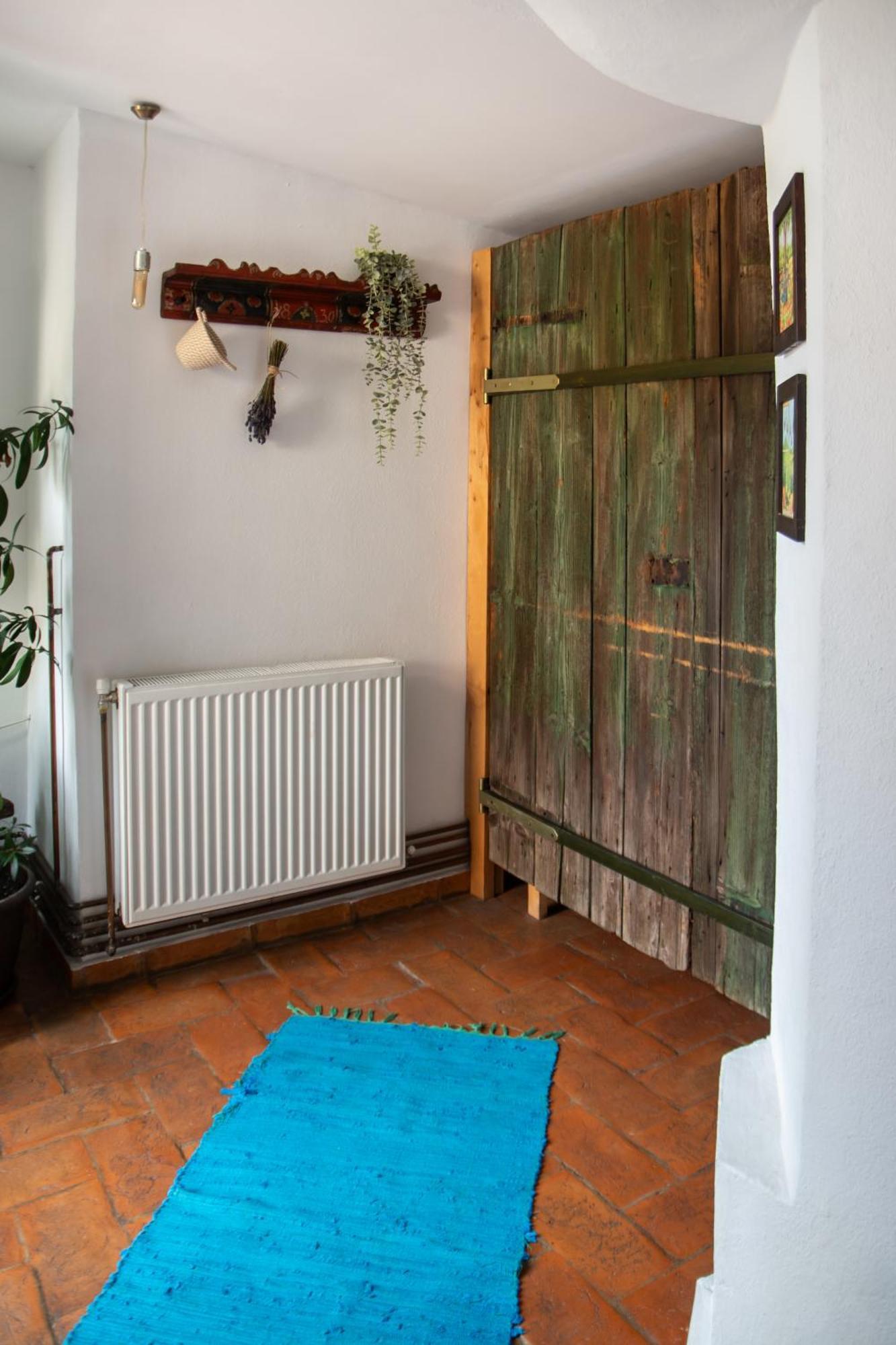 Bike House - 250-Year-Old Restored House In A Quiet Area Brassó Kültér fotó