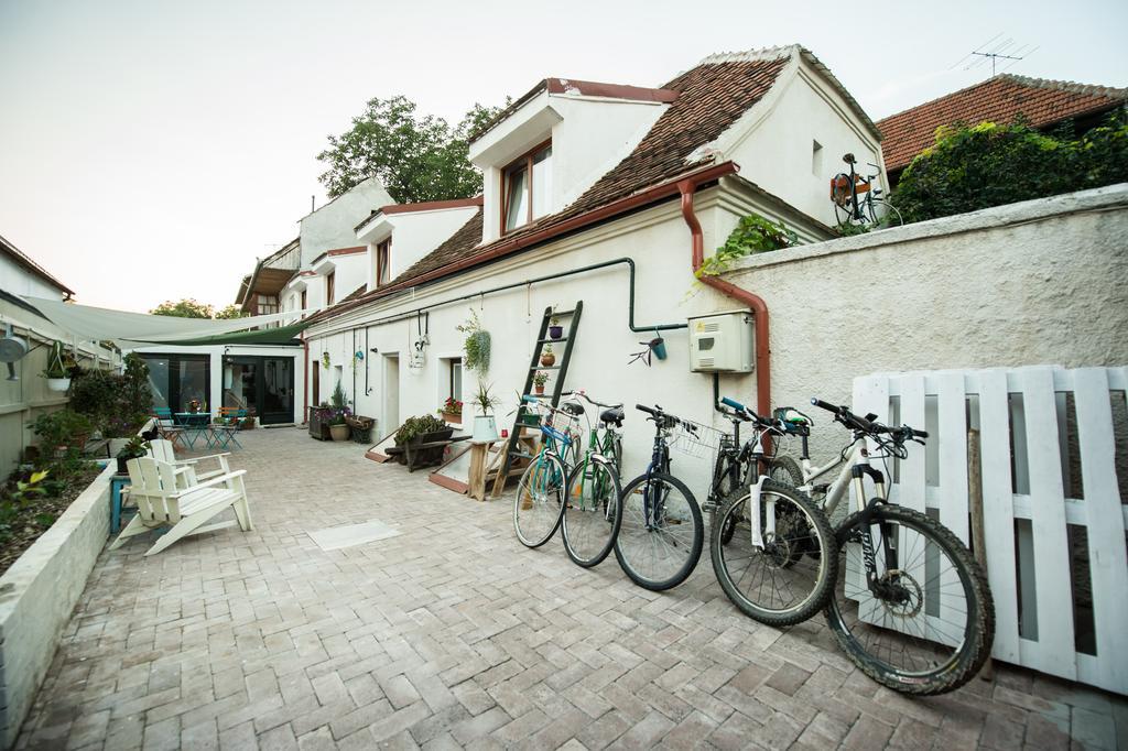 Bike House - 250-Year-Old Restored House In A Quiet Area Brassó Kültér fotó